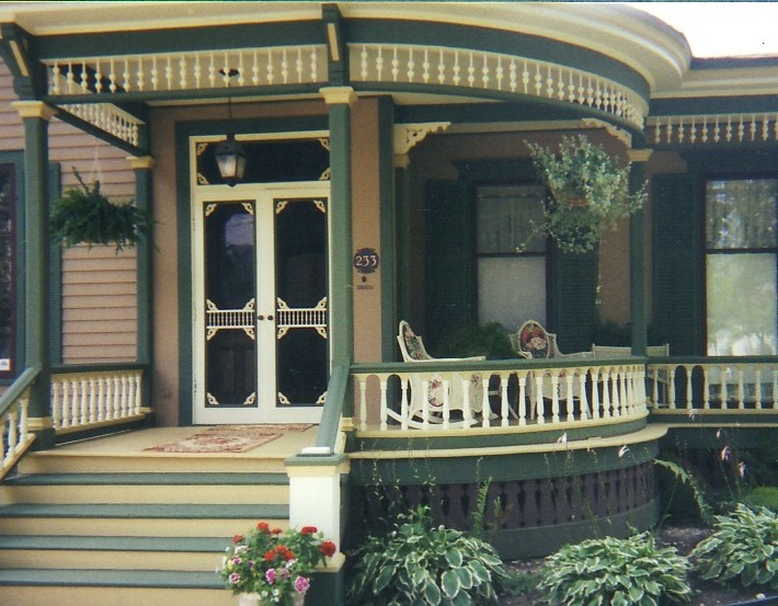 Ponke Italianate Porch